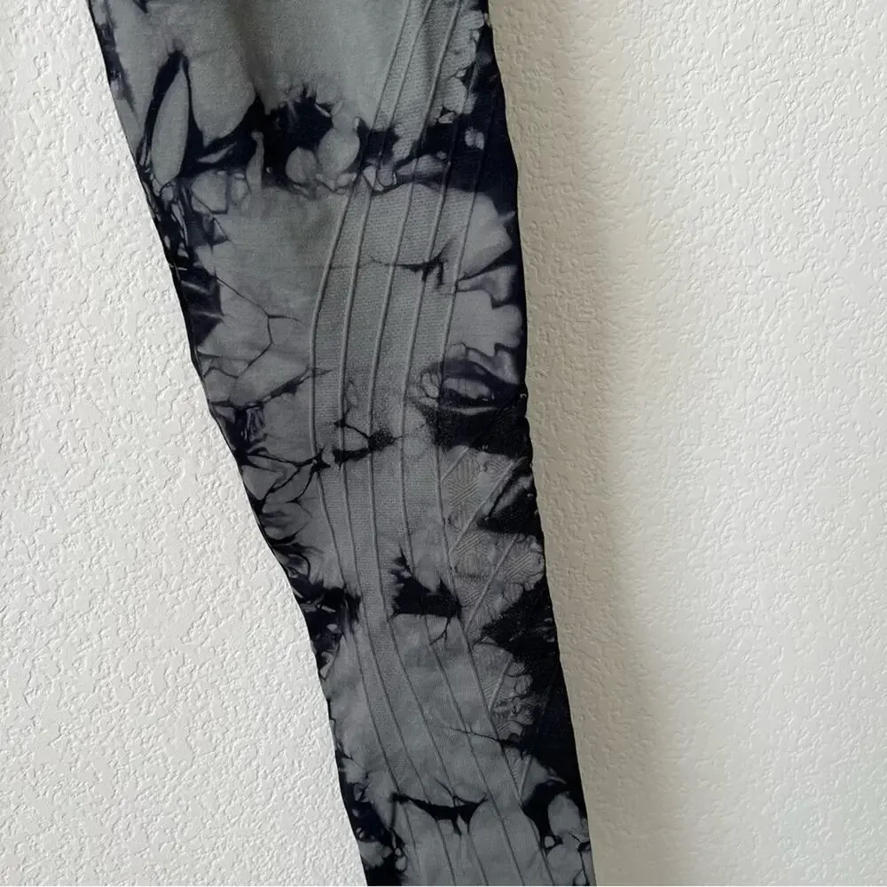 Soulcycle gray green tie dye water color seamless textured leggings